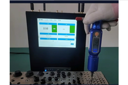 <{$channel[a].title}>